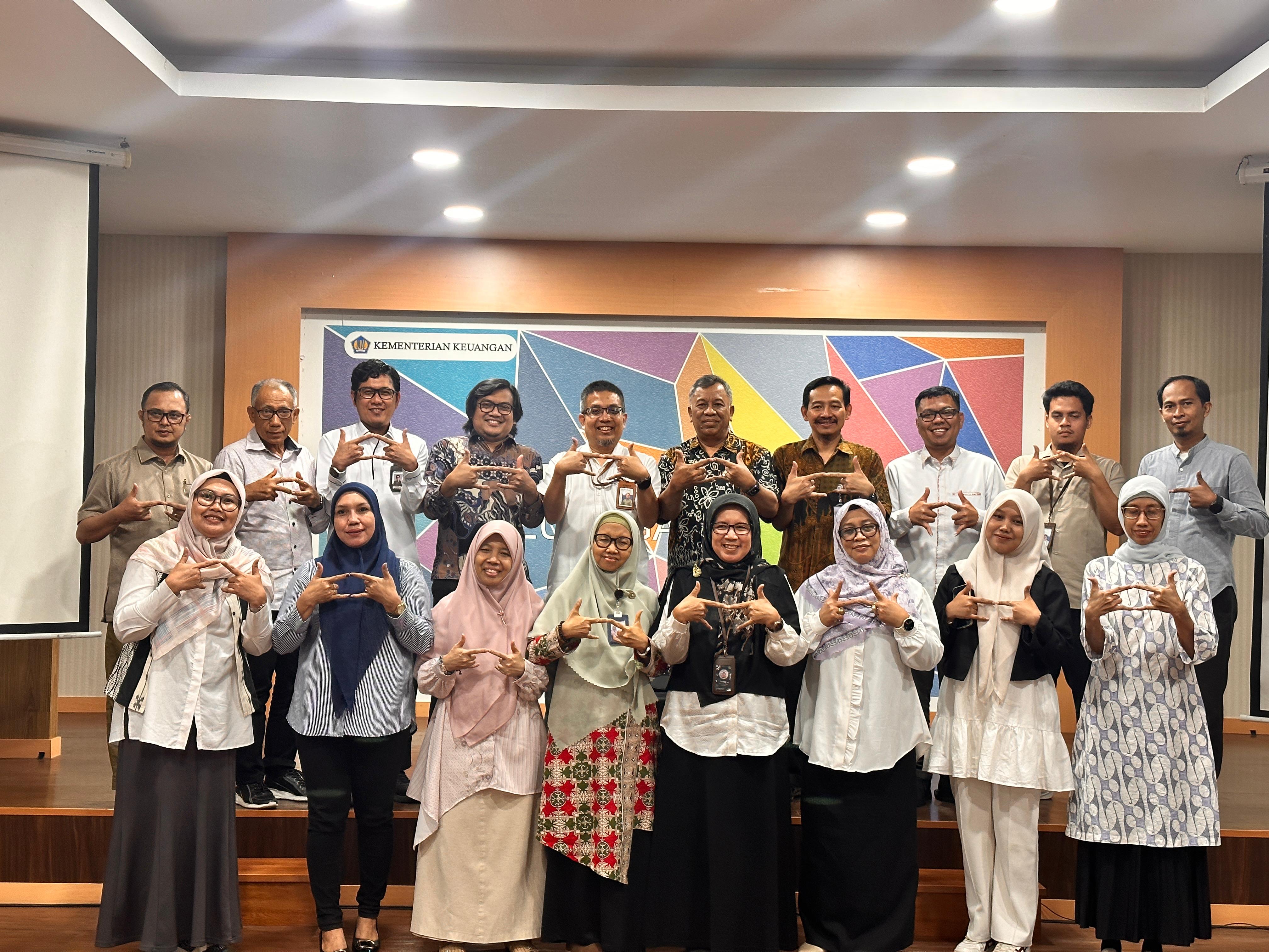 LPH UIN Alauddin Makassar also became a resource person in the FGD on Identification of the Implementation of Halal Standards in Halal Logistics Services.